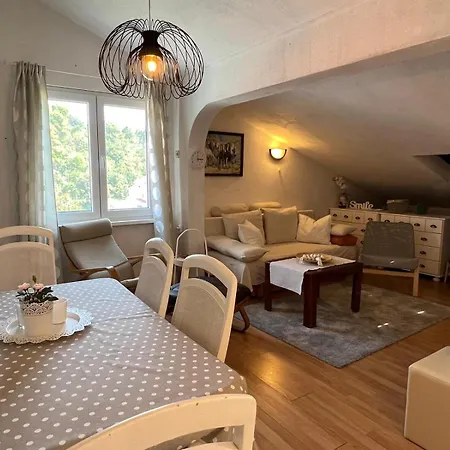 Nona Aurora - Eufemia Apartament Rab Town